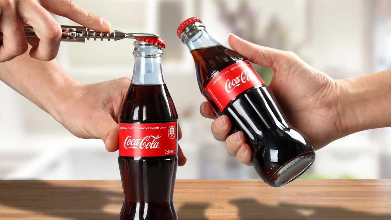 Coca Cola richiama milioni di bottiglie